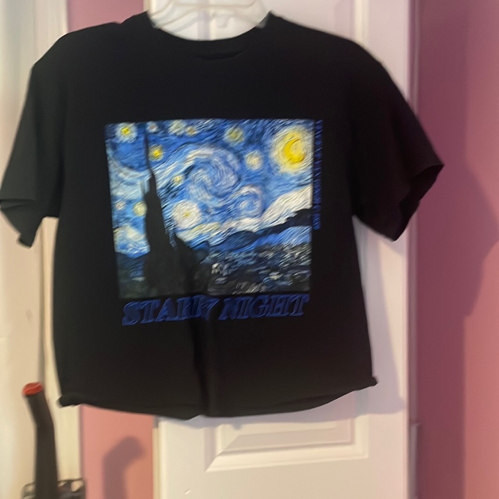 Short fitted t shirt made from recycled materials